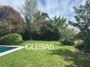 Casa en venta en Rincón de la Costa, cinco cuartos,...