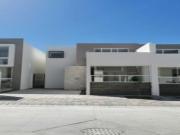 CASA EN VENTA EN RONDA RESIDENCIAL AL SUR DE LA CIUDAD...