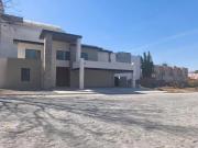 Casa en Venta en San Alberto, Saltillo Amplia y Moderna