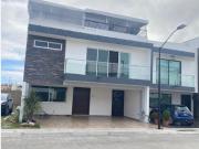 Casa en Venta en San Andrés Cholula con Jardín y Jacuzzi