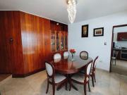 CASA EN VENTA EN SAN BORJA CON JARDIN INTERIOR,...