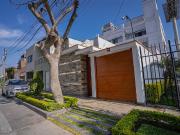 Casa en venta en San Borja – ideal para oficina o...