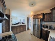 Casa en venta en San Marino, entrando. Portón con...