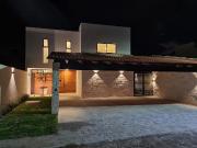 Casa en Venta en San Miguel de Allende con Jardín,...