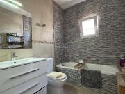 Casa en venta en San Miguel de Salinas. Gran chalet...