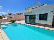 Casa en venta en San Miguel de Salinas. Hermosa villa...