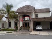 CASA EN VENTA EN SAN PATRICIO PLUS