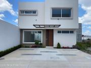 Casa en venta en San Salvador Tizatlalli, Metepec 26 630 JAS