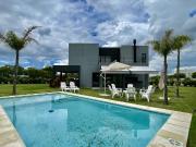 Casa en Venta en San Sebastian Con piscina 5 ambientes