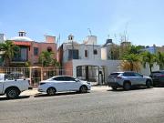 Casa en Venta en Playa del Carmen, Santa Fe del Carmen,...