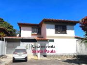 Casa en venta en Santa Paula con terraza y...