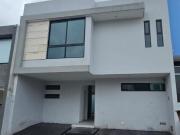 CASA EN VENTA EN SENDEROS DE MONTEVERDE 139 COTO 5 LAS...