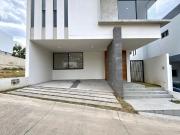CASA EN VENTA EN SENDEROS DE MONTEVERDE, TLAJOMULCO DE...