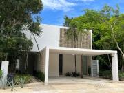CASA EN VENTA, EN SENDEROS MAYAKOBA, CON ACABADOS DE...