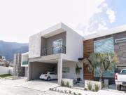 Casa en venta en SIERRA ALTA 9 SECTOR, Monterrey, Nuevo León