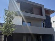 Casa en Venta en Sierra Alta en Décimo Sector, La Cima