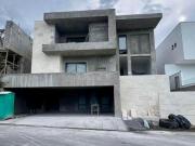 CASA EN VENTA EN SIERRA ALTA ZONA CARRETERA NACIONAL