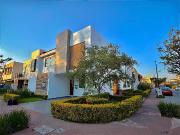 Casa en Venta en Solares Coto 2 en esquina