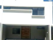 CASA EN VENTA EN SOLARES DENTRO DE COTO