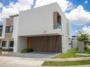 Casa en Venta en Solares Zapopan | 4 Recámaras y Roof Garden