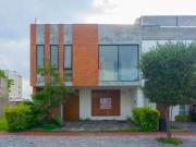 Casa en venta en Solares Zapopan, con acabados de parota