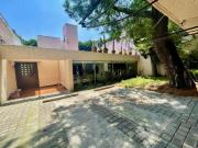 CASA EN VENTA con amplios espacios y excelente ubicación...