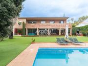 Casa en venta en Teià. Amplia casa de 6 habitaciones con...