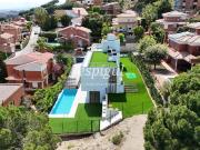 Casa en venta en Teià. Espectacular propiedad en Sant...
