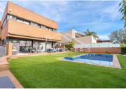 Casa en venta en Teià. Exclusiva casa independiente con...