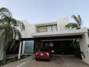 Casa en venta en Temozón Norte de 4 recámaras en Mérida...