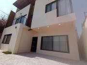 Casa en Venta en Tequesquitengo con Vista al lago