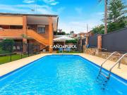 Casa en venta en Terrassa, de 426 m² 5 habitaciones por...