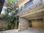 CASA EN VENTA EN TLAQUEPAQUE A UNAS CUADRAS DEL PARIAN