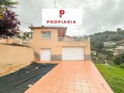 Chalet en venta en avenida Dolça de Provença, Torrelles...