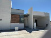 Casa en Venta en Torreón: Moderna Residencia en Los...