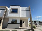 CASA EN VENTA en Torreón Zona oriente, cerca de escuelas...