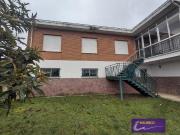 Casa en venta en Trobajo del camino. Casa de dos alturas...