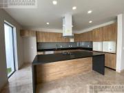 Casa en venta en ubicación privilegiada con excelentes...