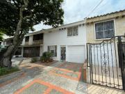 casa en venta en urbanización la flora. Cod V107985