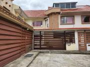 Casa en venta en urbanización muy cerca del Supermaxi...