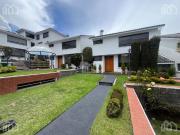 CASA EN VENTA EN URBANIZACION PRIVADA SECTOR COLEGIO SEK...