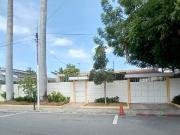 Casa en venta en Urdesa central con uso Residencial y...