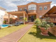 Casa en venta en Utrera, Consolación. Exclusivo chalet...