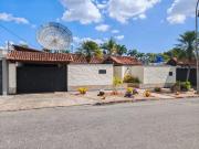 Casa en Venta en Valencia Guaparo Carabobo 550 m2. 3 hab