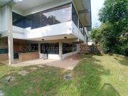 Casa en Venta en Valencia Guataparo Country Club...