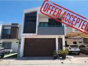 CASA EN VENTA EN VALLE ALTO PRIVADA CON ALBERCA