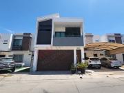 CASA EN VENTA EN VALLE ALTO PRIVADA CON ALBERCA