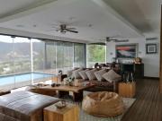 Casa en venta en Valle de Bravo con excelente vista al lago