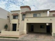 CASA EN VENTA EN VALLE DE LAGO