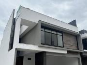 Casa en venta en Valle del Huajuco, Monterrey, Nuevo León